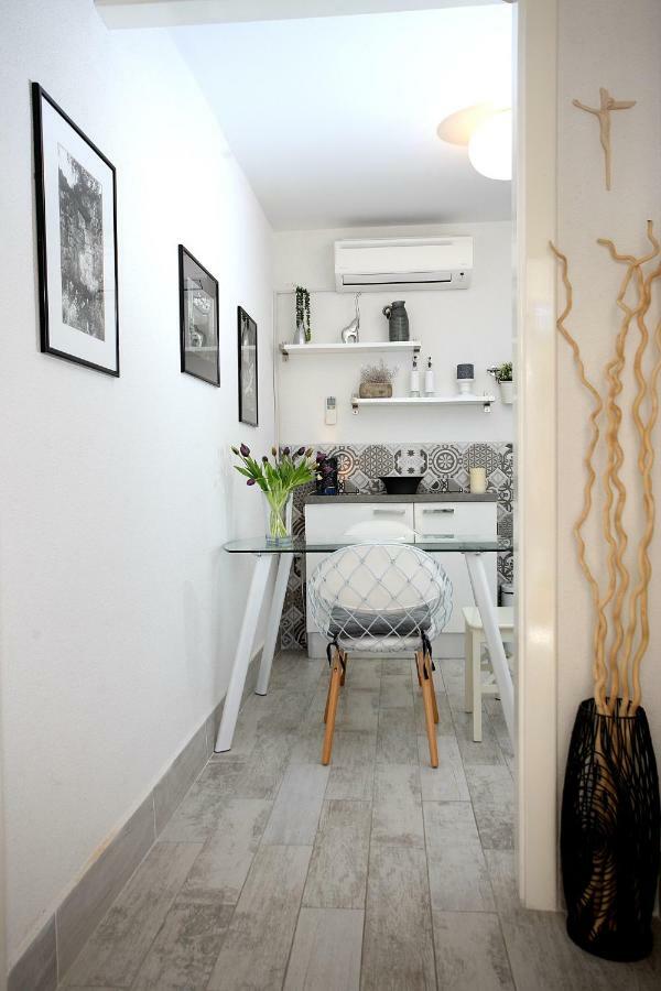 Charming Seaside Apartment Primošten Eksteriør billede