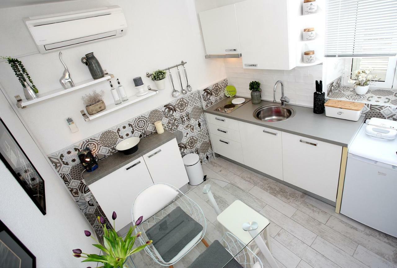 Charming Seaside Apartment Primošten Eksteriør billede